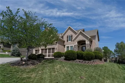 18914 W 100th St, Lenexa, KS 66220
