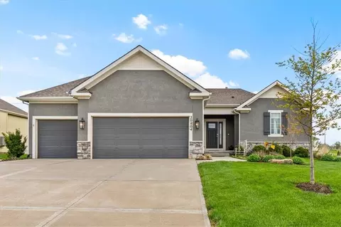 20804 W 189th St, Spring Hill, KS 66083