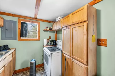 Kitchen - 61 N Lakeview Rd, Mapleton, KS 66754 photo 2 of 3