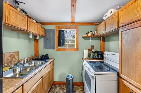 Kitchen - 61 N Lakeview Rd, Mapleton, KS 66754 photo 3 of 3