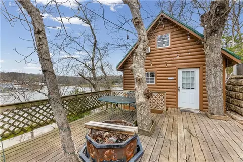 61 N Lakeview Rd, Mapleton, KS 66754