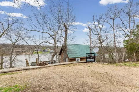 61 N Lakeview Rd, Mapleton, KS 66754