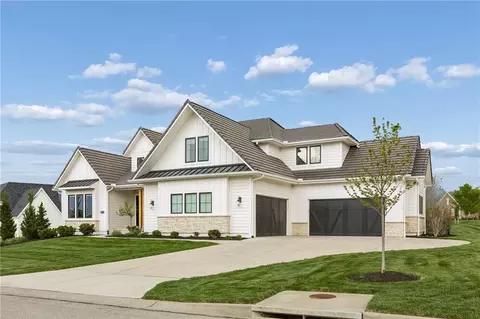 10711 W 173rd Ter, Overland Park, KS 66221