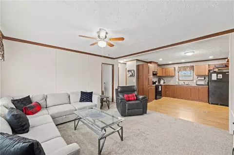 Living - 5 Persimmon Ln, Mapleton, KS 66754 photo 2 of 2