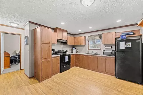Kitchen - 5 Persimmon Ln, Mapleton, KS 66754 photo 1 of 2