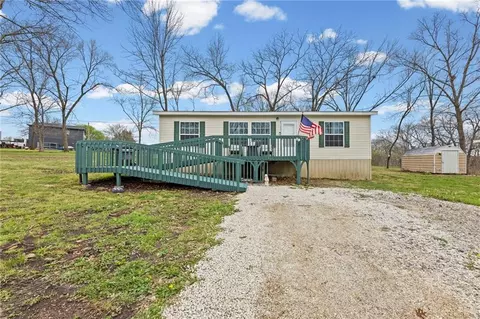 5 Persimmon Ln, Mapleton, KS 66754