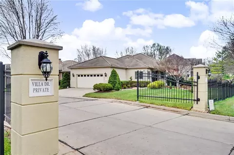 5727 Villa Dr, Lawrence, KS 66047