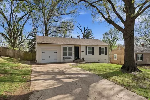 421 W 88 St, Kansas City, MO 64114