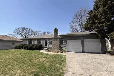 4950 NE Chouteau Dr, Kansas City, MO 64119