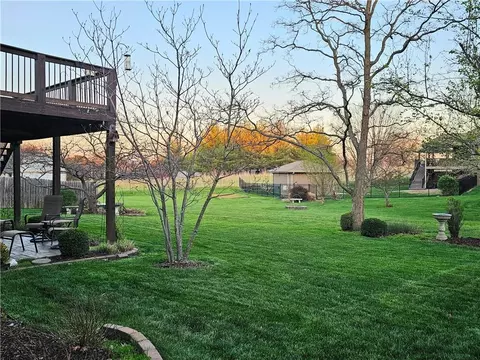807 NW Poplar Ct, Grain Valley, MO 64029