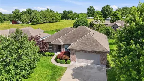 807 NW Poplar Ct, Grain Valley, MO 64029