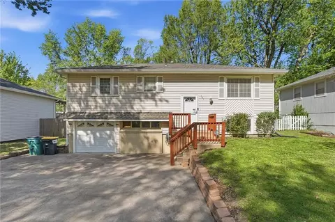 305 S Franklin St, Spring Hill, KS 66083