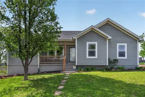 111 E Timberlake Dr, Lone Jack, MO 64070