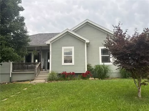 111 E Timberlake Dr, Lone Jack, MO 64070