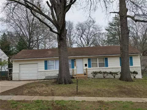 5600 W 101 Ter, Overland Park, KS 66207