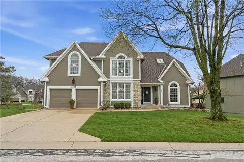 7705 Quail Rdg, Parkville, MO 64152