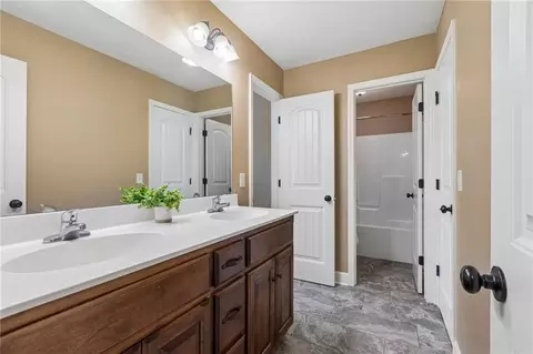 Entry Way - 3400 NW 50 St, Riverside, MO 64150 photo 6 of 7
