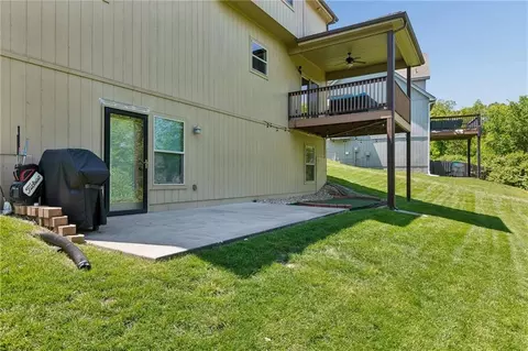 Exterior - 3400 NW 50 St, Riverside, MO 64150 photo 6 of 9