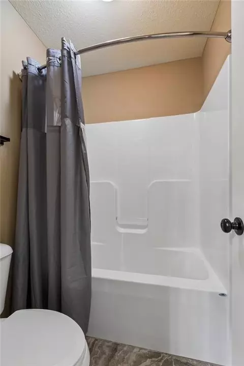 Bath - 3400 NW 50 St, Riverside, MO 64150 photo 2 of 3