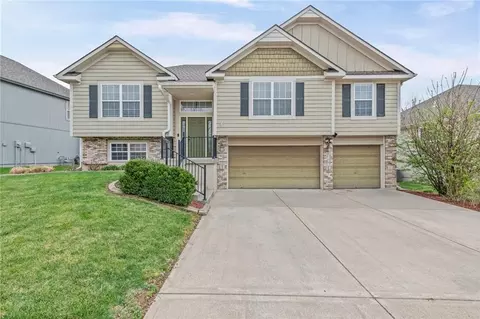 8409 N Elmwood Ave, Kansas City, MO 64156