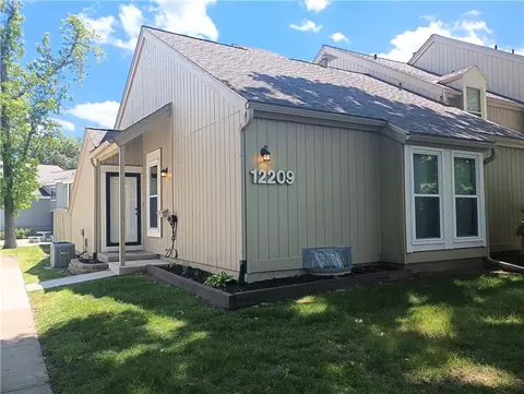 12209 W 79th Ter, Lenexa, KS 66215
