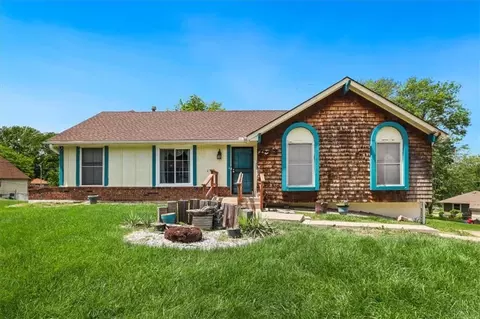 8922 Tennessee Ave, Kansas City, MO 64138
