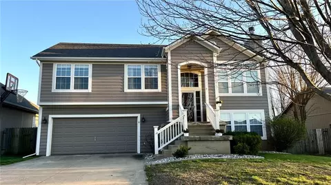 9 Westwood Cir, Ottawa, KS 66067