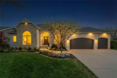 15617 Pawnee St, Overland Park, KS 66224
