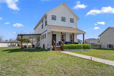 231 Jenny Ln, Raymore, MO 64083