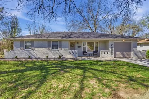102 Garden Ln, Excelsior Springs, MO 64024