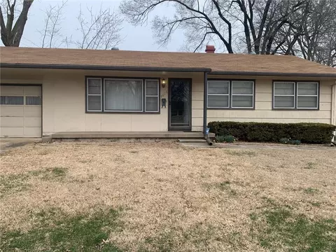 9016 Sycamore Way, Kansas City, MO 64138
