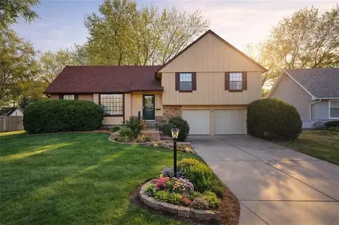 7615 W 95th St, Overland Park, KS 66212