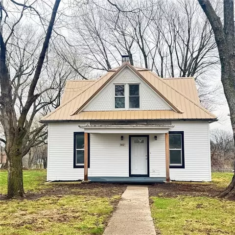 302 N Iowa St, Highland, KS 66035