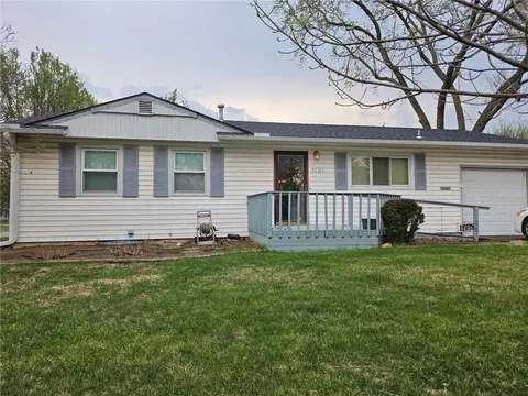 3101 SW 30th St, Topeka, KS 66614