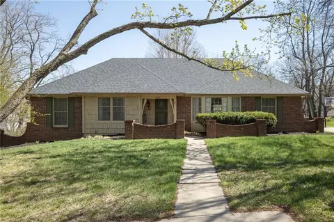 3607 E Colony Sq, Saint Joseph, MO 64506