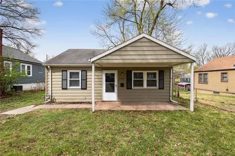 1720 S Hardy Ave, Independence, MO 64057