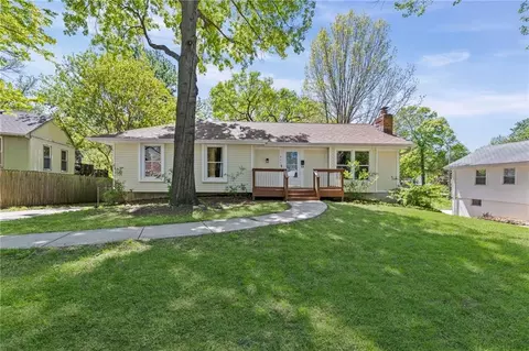 8205 W 57th Ter, Merriam, KS 66202