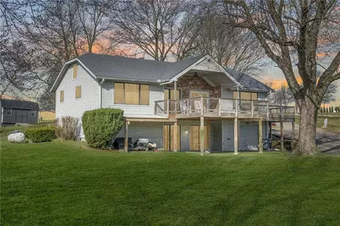 150 Yacht Club Cir, Altamont, MO 64620
