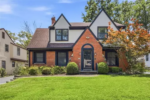 1207 W Gregory Blvd, Kansas City, MO 64114