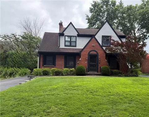 1207 W Gregory Blvd, Kansas City, MO 64114