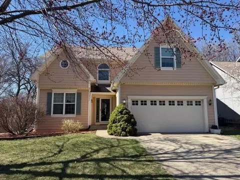 8442 Lakeview Ave, Lenexa, KS 66219