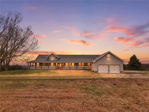 29001 219th St, Easton, KS 66020