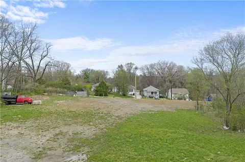 9827 E Independence Ave, Independence, MO 64053 photo 5