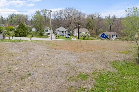 9827 E Independence Ave, Independence, MO 64053 photo 6