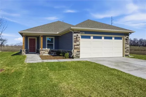 612 W Bluebird St, Gardner, KS 66030