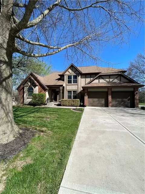 2320 W 162nd Ter, Stilwell, KS 66085