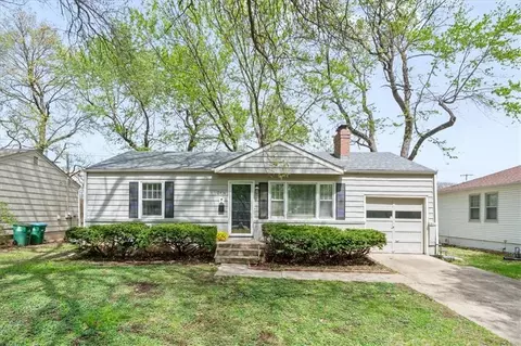 2816 W 47th Ter, Westwood, KS 66205