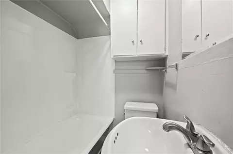 Bath - 514 W Walnut St, Independence, MO 64050 photo 1 of 1