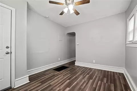 Entry Way - 514 W Walnut St, Independence, MO 64050 photo 3 of 8