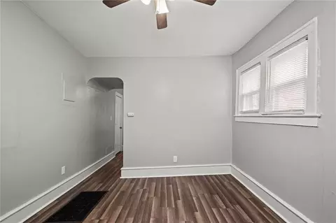 Entry Way - 514 W Walnut St, Independence, MO 64050 photo 2 of 8